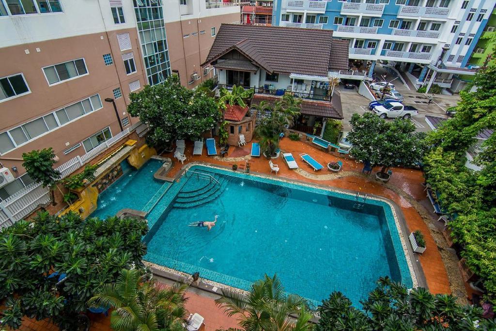 Sutus Court 3 Hotell Pattaya Exteriör bild