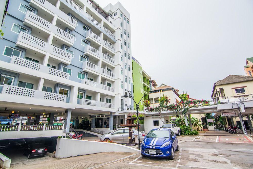 Sutus Court 3 Hotell Pattaya Exteriör bild