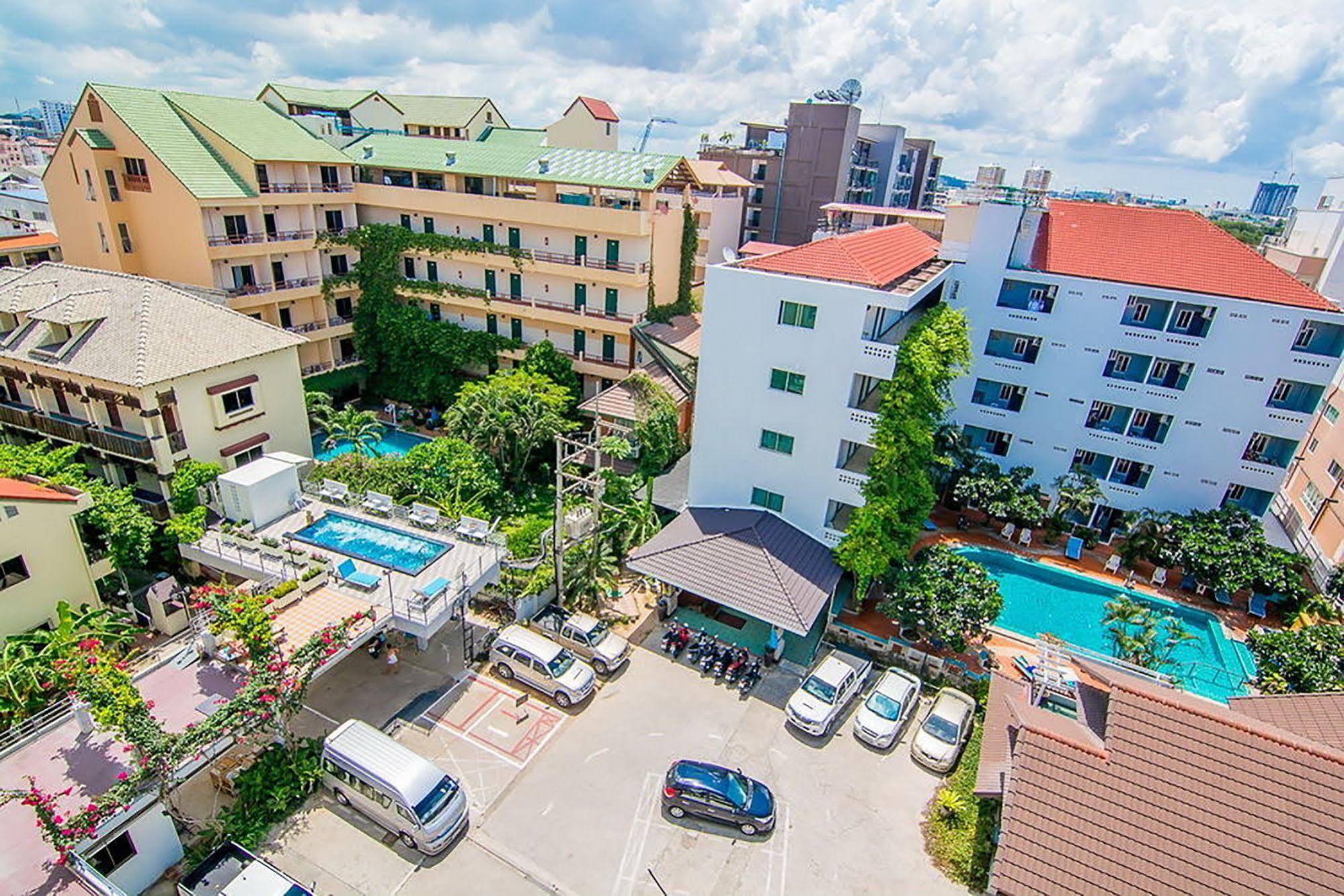 Sutus Court 3 Hotell Pattaya Exteriör bild